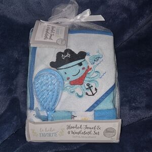 NWT Pirate Octopus Hooded Towel & Washcloth Set